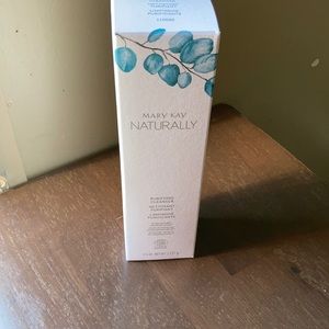 No parabens or phthalates and good on sensitive